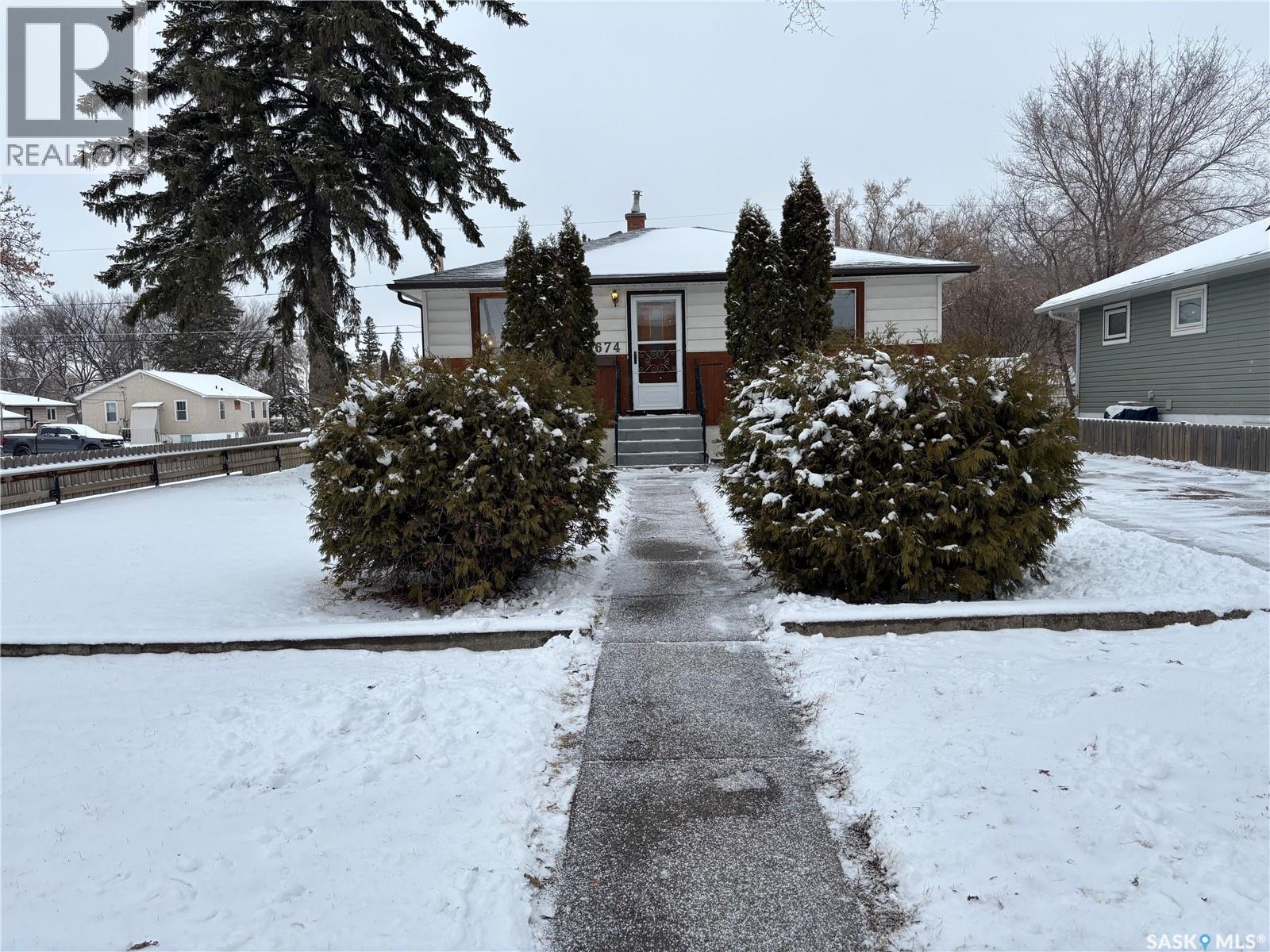 674 Grandview Street W, Moose Jaw, Saskatchewan  S6H 5L4 - Photo 2 - SK031699
