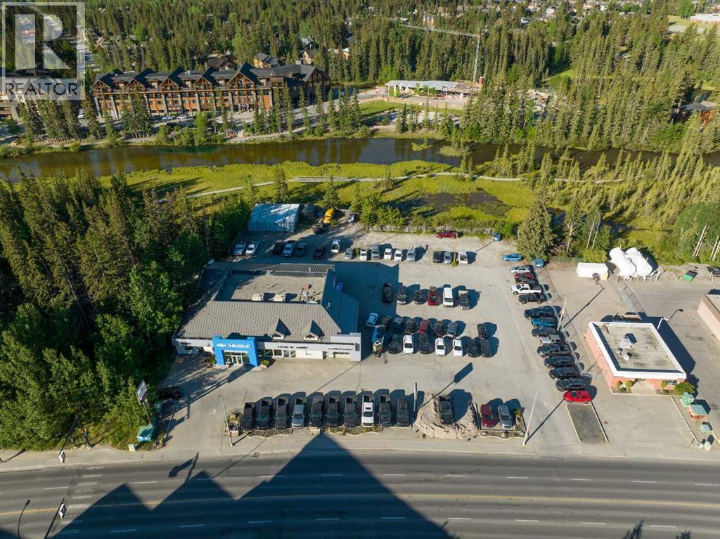 707 Railway Avenue, Canmore, Alberta  T1W 1P2 - Photo 3 - A2262805