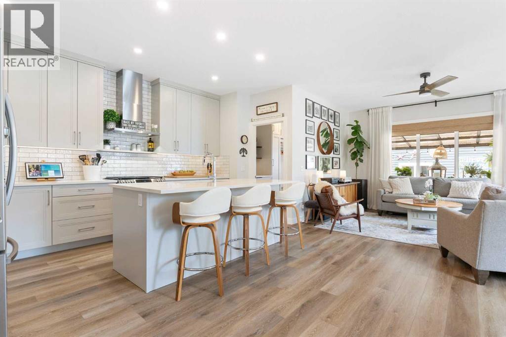 6 Emberside Hollow, Cochrane, Alberta  T4C 2L7 - Photo 2 - A2288805