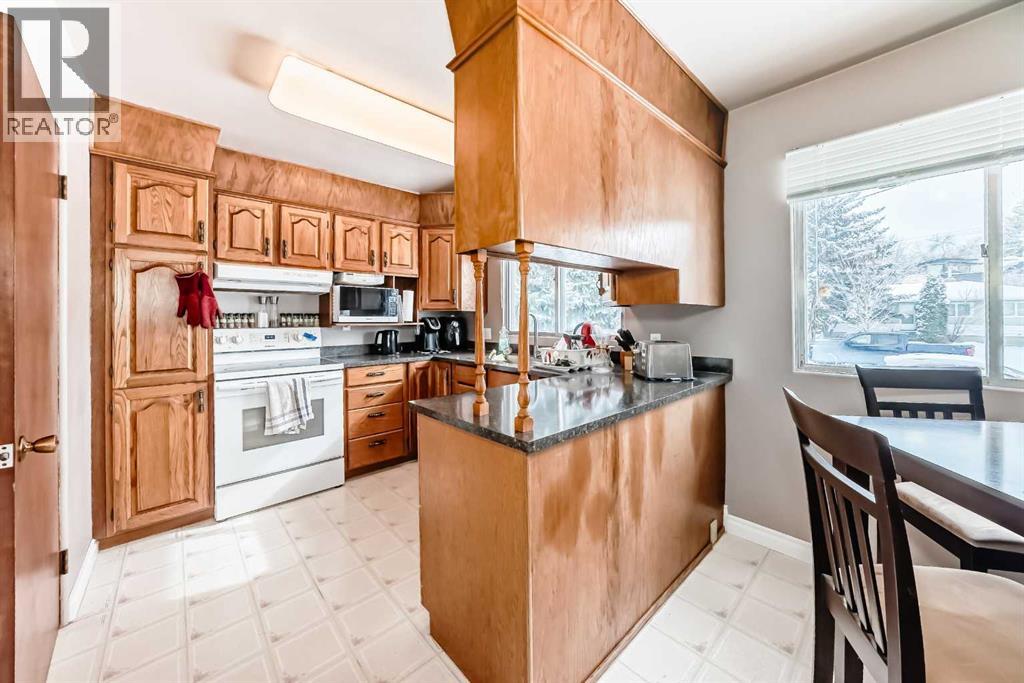 1228 Rosehill Drive NW, Calgary, Alberta  T2K 1M1 - Photo 3 - A2293038