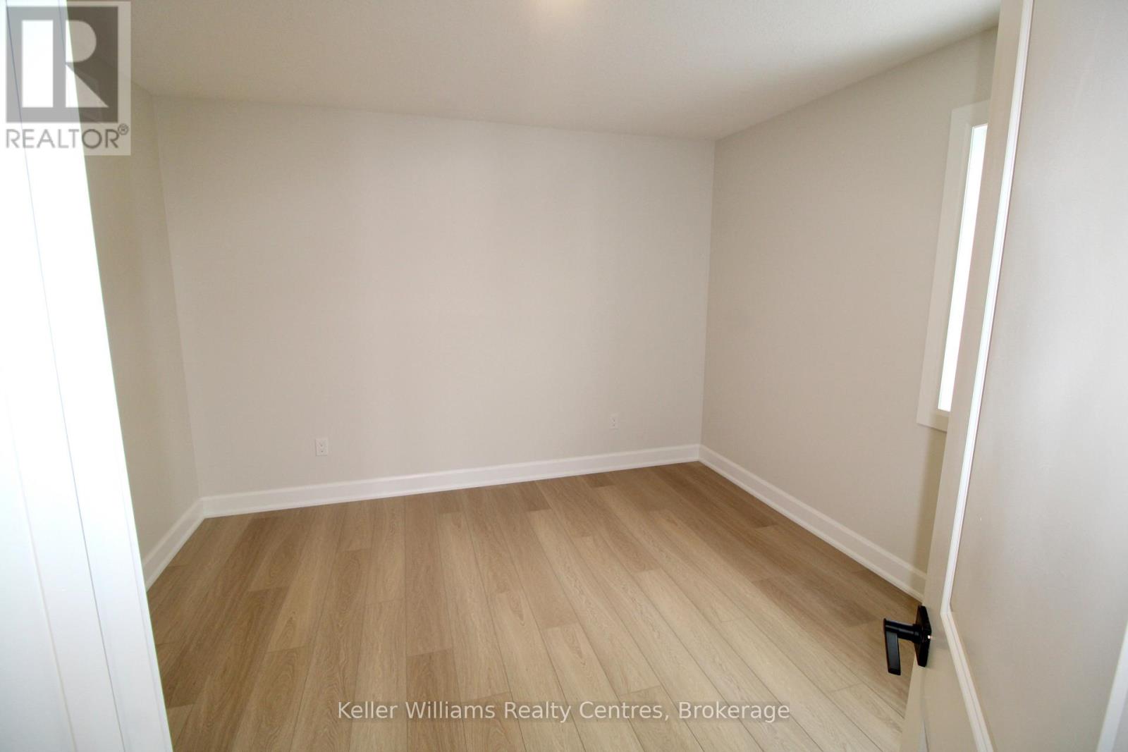 836 22nd Avenue A, Hanover, Ontario  N4N 0C6 - Photo 8 - X12941628