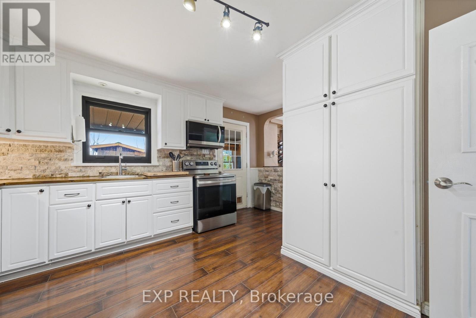 10 Valleyview Crescent, Belleville, Ontario  K8P 3G1 - Photo 13 - X12941678