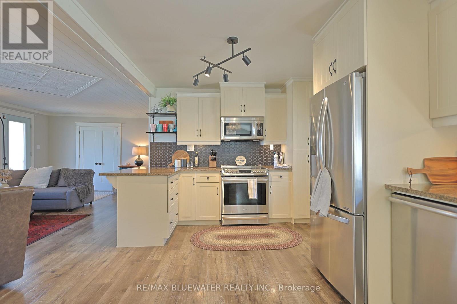 5333 Broadview Avenue, Lambton Shores, Ontario  N0N 1J7 - Photo 17 - X12941568