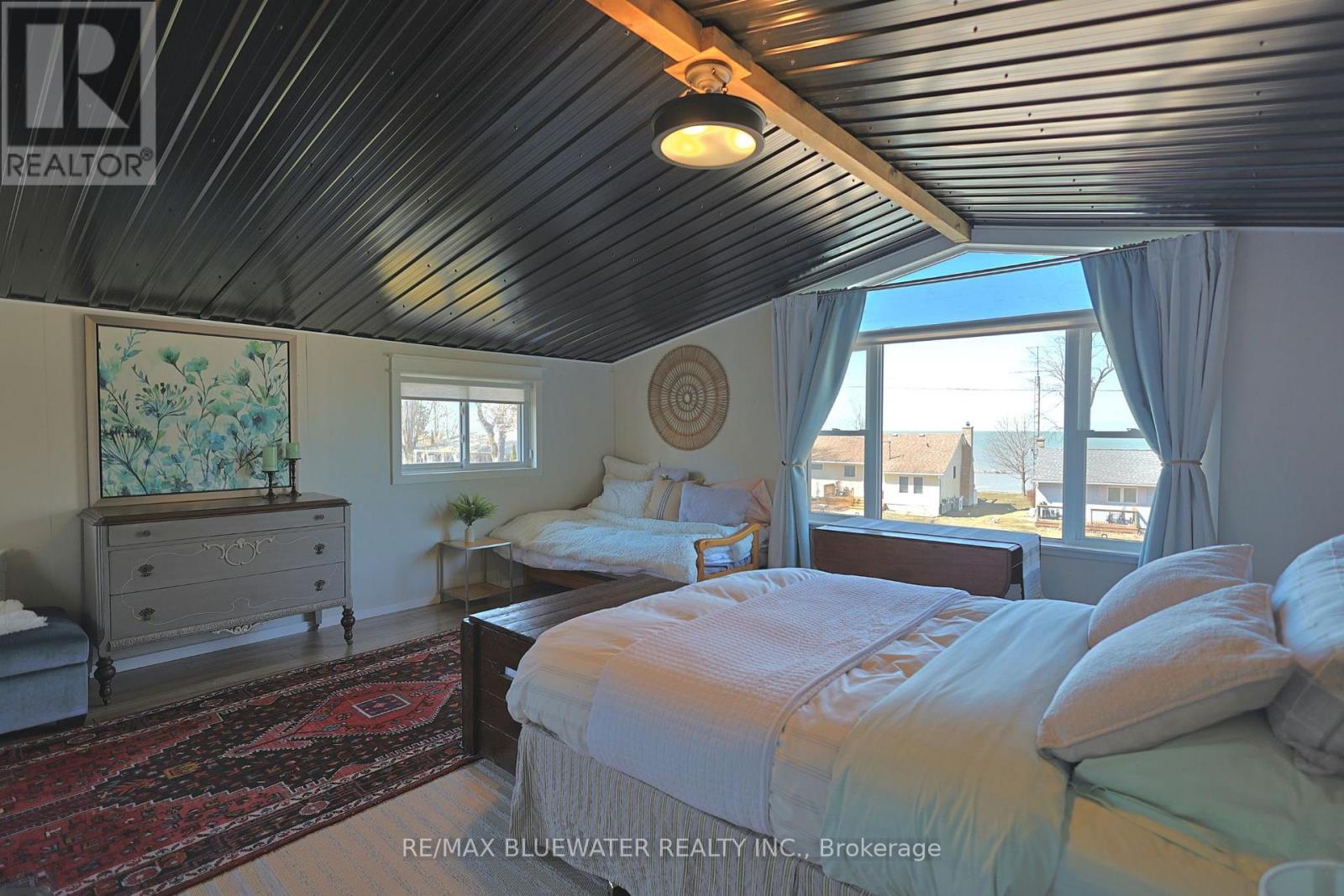 5333 Broadview Avenue, Lambton Shores, Ontario  N0N 1J7 - Photo 2 - X12941568