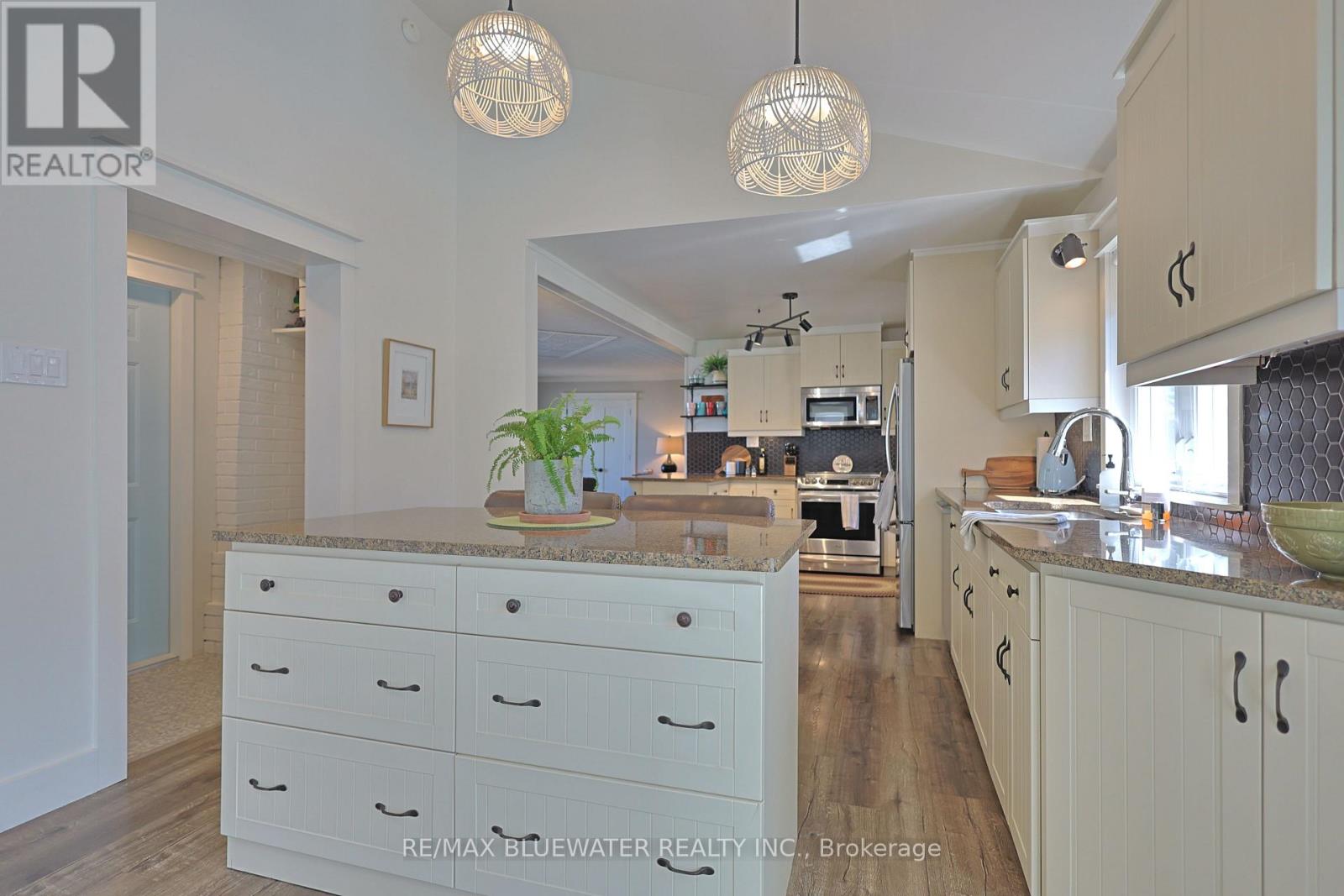 5333 Broadview Avenue, Lambton Shores, Ontario  N0N 1J7 - Photo 20 - X12941568