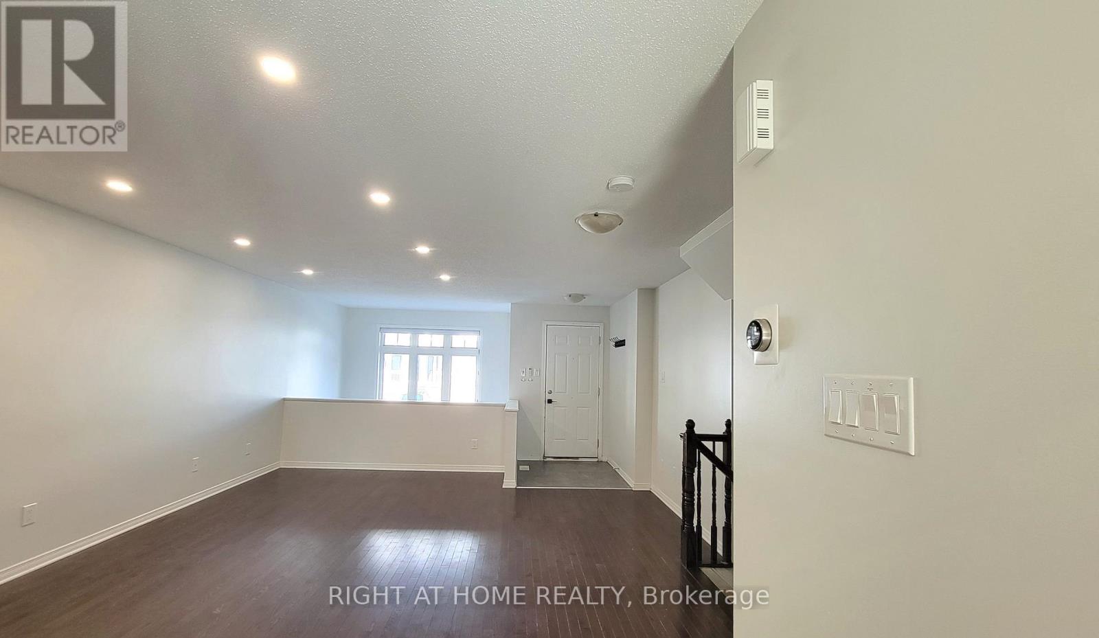 11 - 307 Galston Private, Ottawa, Ontario  K1W 0G3 - Photo 2 - X12941632