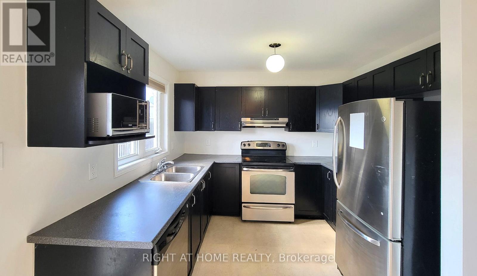 11 - 307 Galston Private, Ottawa, Ontario  K1W 0G3 - Photo 4 - X12941632