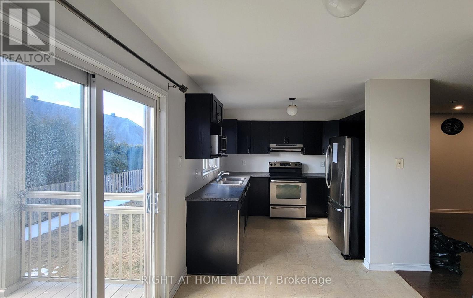 11 - 307 Galston Private, Ottawa, Ontario  K1W 0G3 - Photo 5 - X12941632