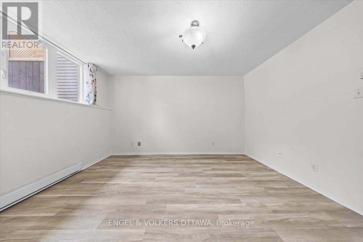 A - 6748 Jeanne D'arc Boulevard N, Ottawa, Ontario  K1C 6E9 - Photo 18 - X12941664