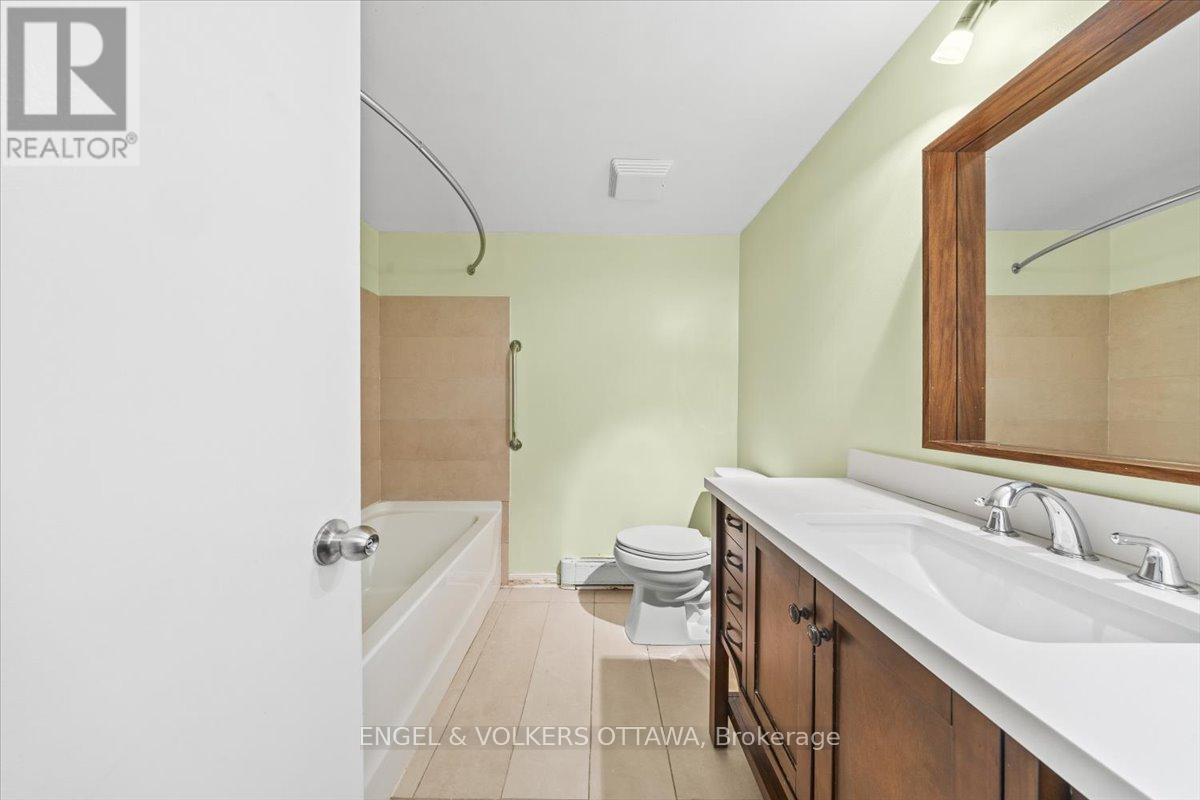 A - 6748 Jeanne D'arc Boulevard N, Ottawa, Ontario  K1C 6E9 - Photo 21 - X12941664