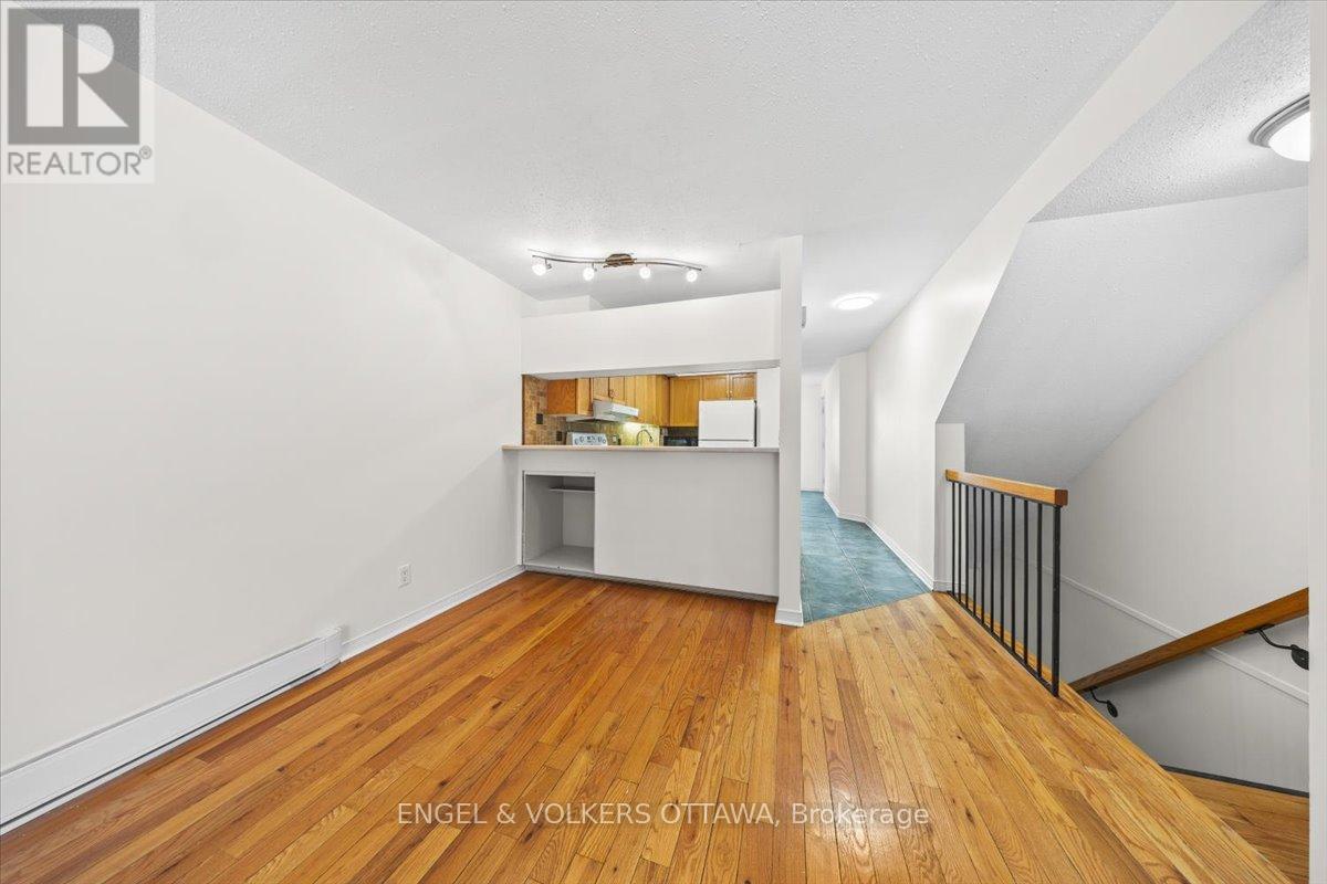 A - 6748 Jeanne D'arc Boulevard N, Ottawa, Ontario  K1C 6E9 - Photo 8 - X12941664