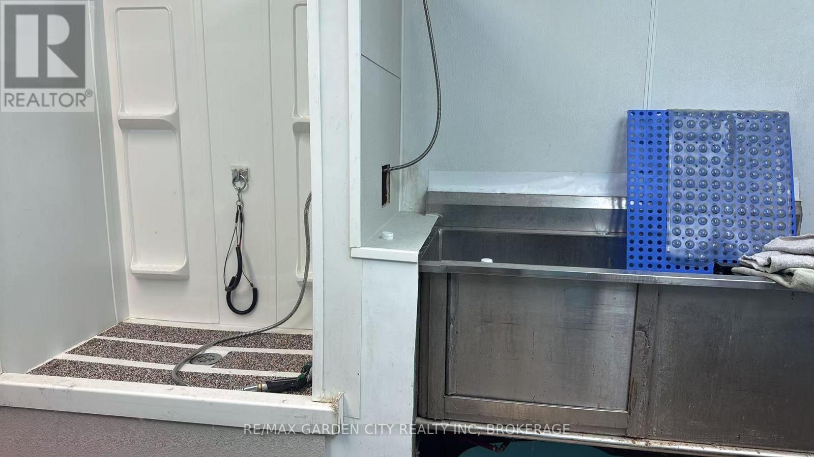 4 - 595 Carlton Street, St. Catharines, Ontario  L2M 4Y2 - Photo 4 - X12941576