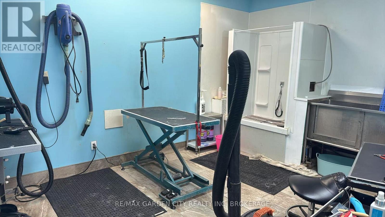 4 - 595 Carlton Street, St. Catharines, Ontario  L2M 4Y2 - Photo 5 - X12941576