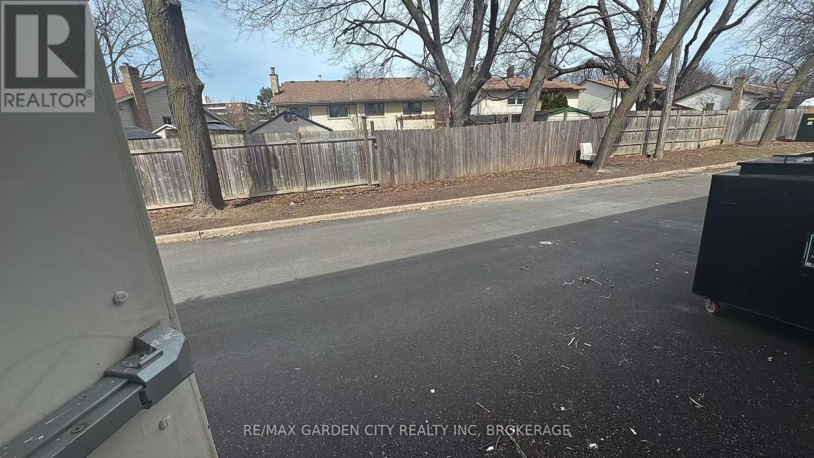 4 - 595 Carlton Street, St. Catharines, Ontario  L2M 4Y2 - Photo 8 - X12941576