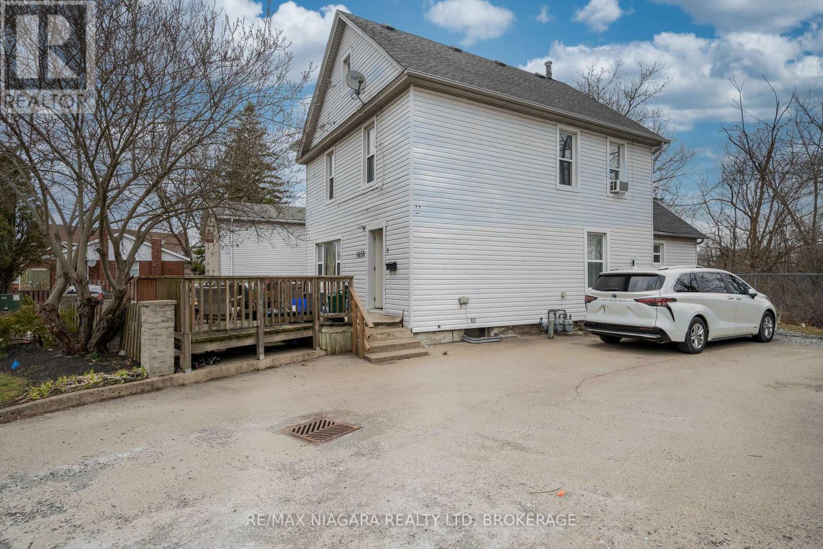 4648/4658 Portage Road W, Niagara Falls, Ontario  L2E 6A8 - Photo 3 - X12941620