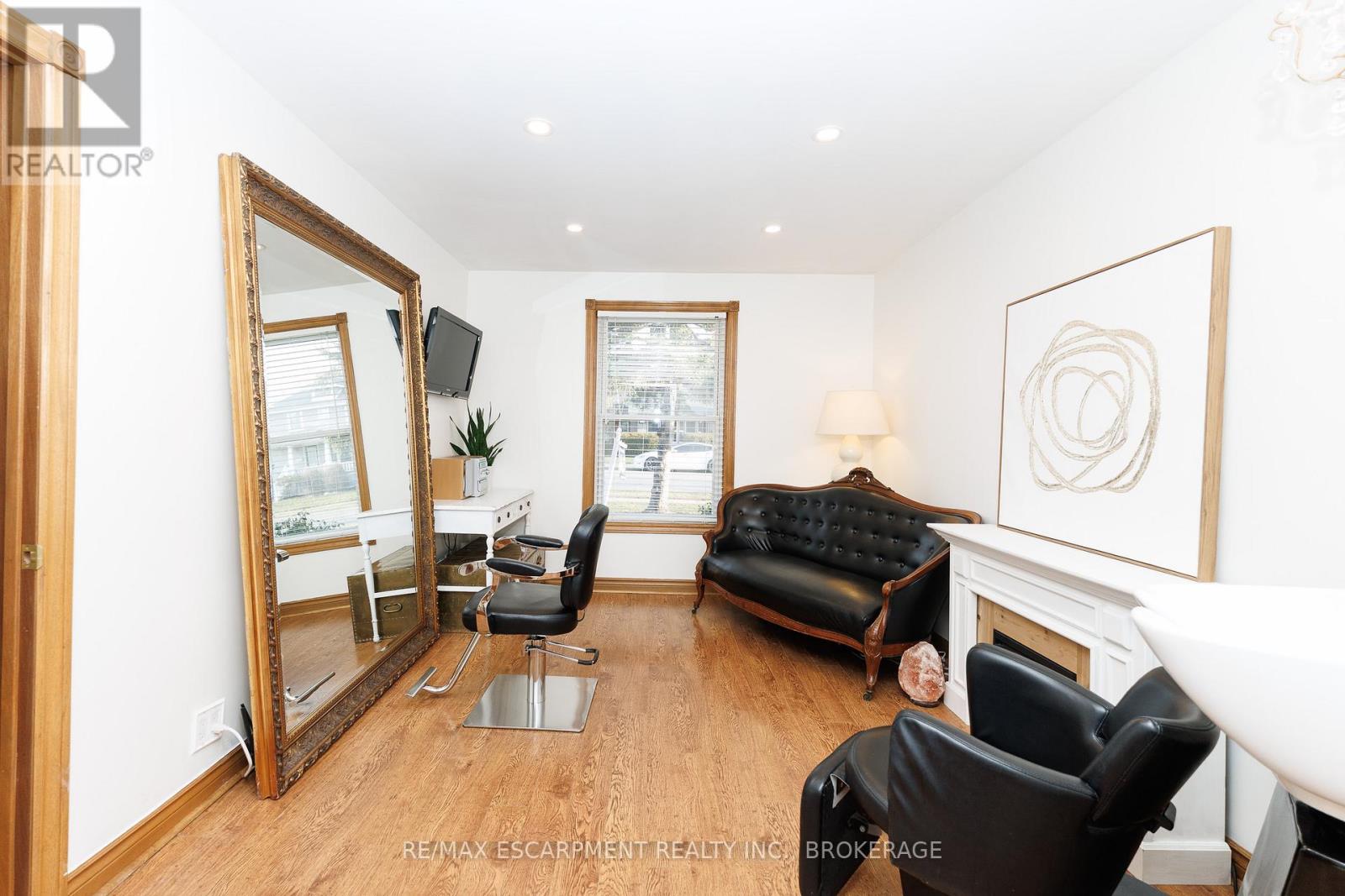 312 Clarence Street, Port Colborne, Ontario  L3K 3G8 - Photo 10 - X12941714