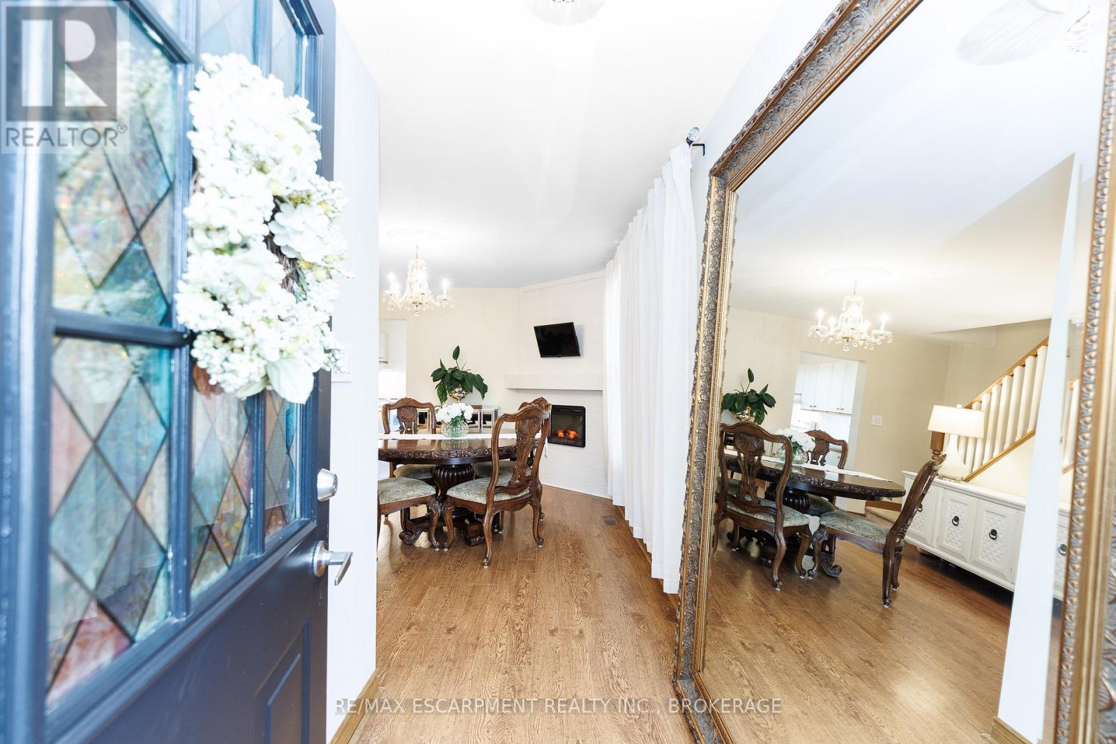 312 Clarence Street, Port Colborne, Ontario  L3K 3G8 - Photo 2 - X12941714