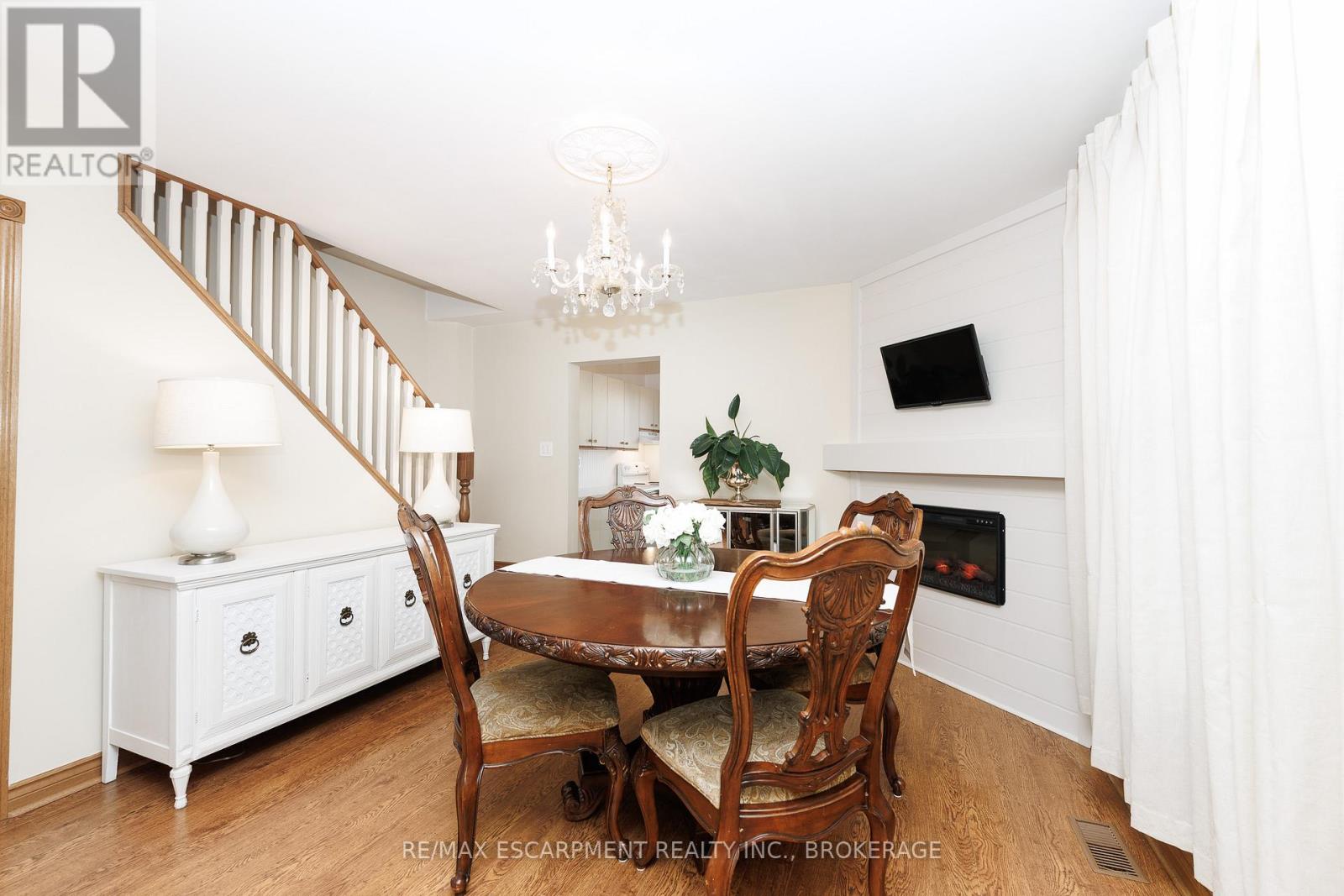 312 Clarence Street, Port Colborne, Ontario  L3K 3G8 - Photo 4 - X12941714