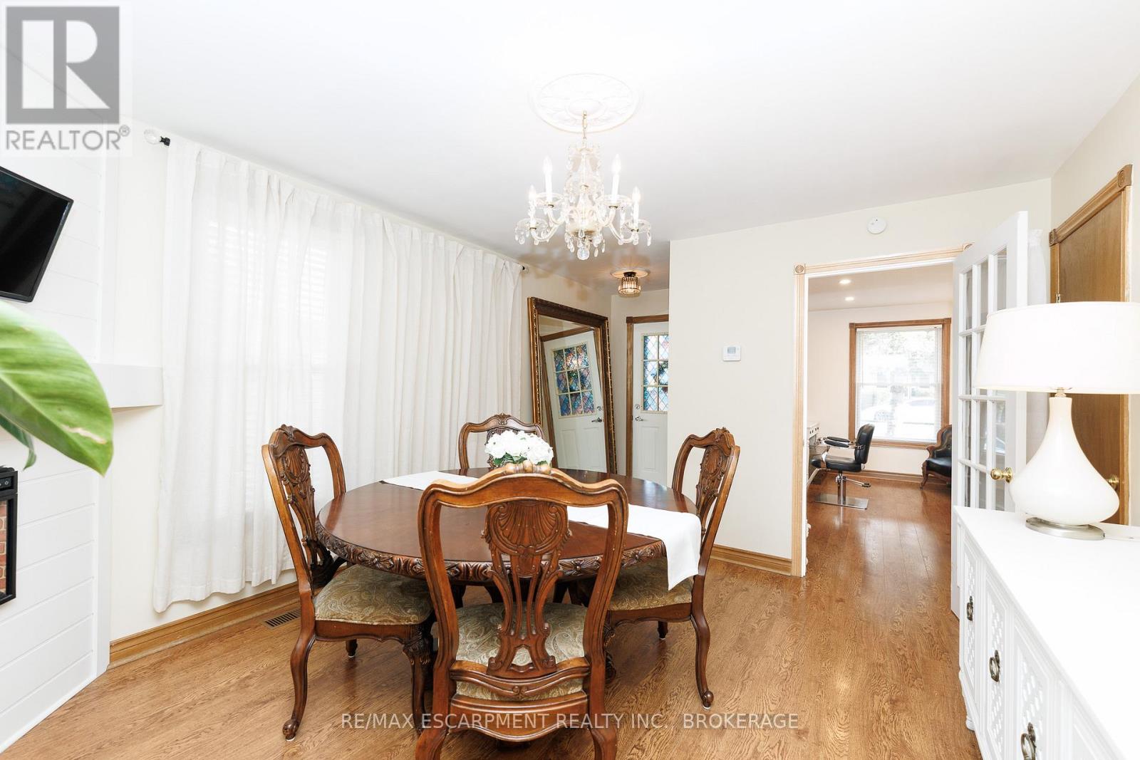 312 Clarence Street, Port Colborne, Ontario  L3K 3G8 - Photo 5 - X12941714