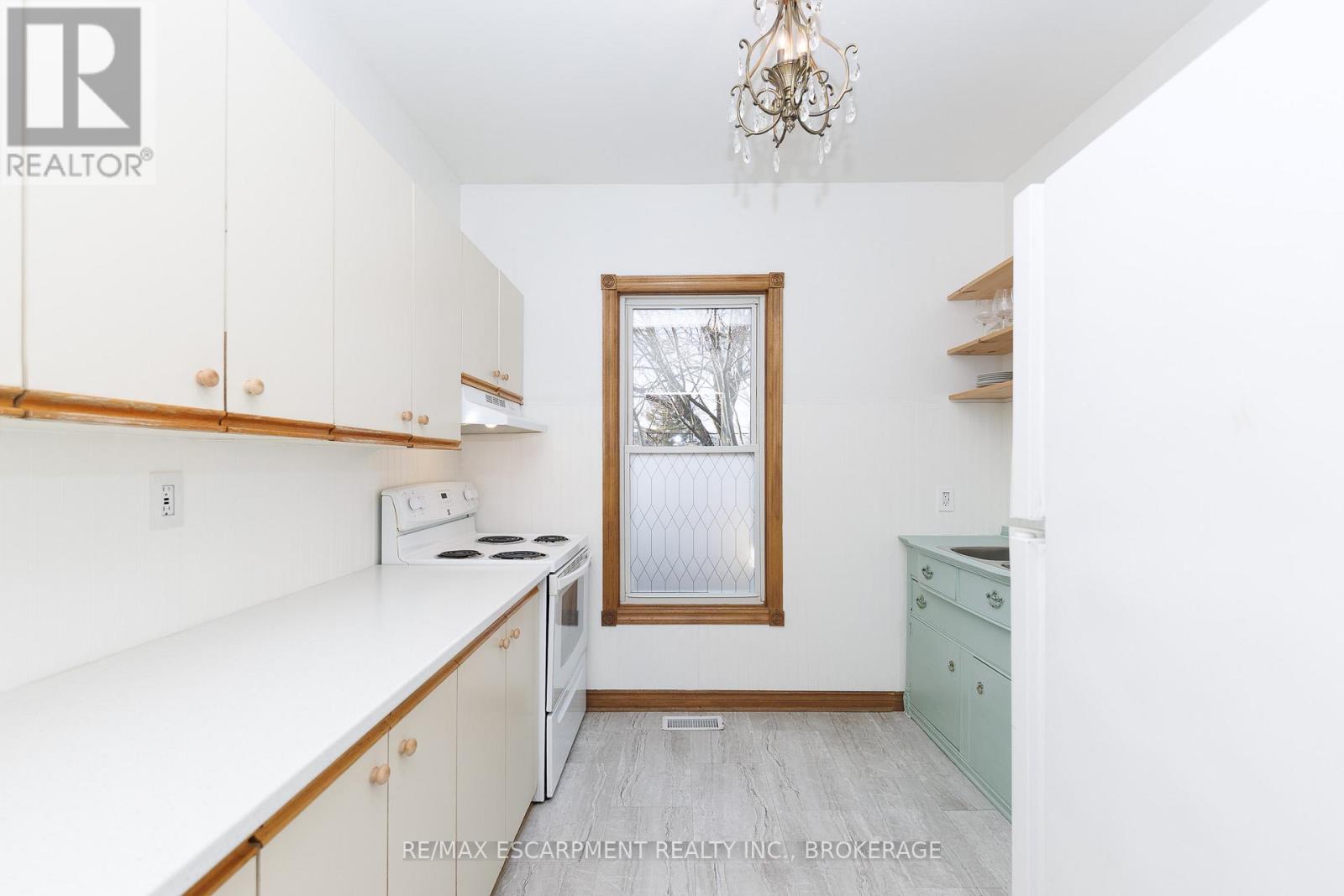 312 Clarence Street, Port Colborne, Ontario  L3K 3G8 - Photo 8 - X12941714