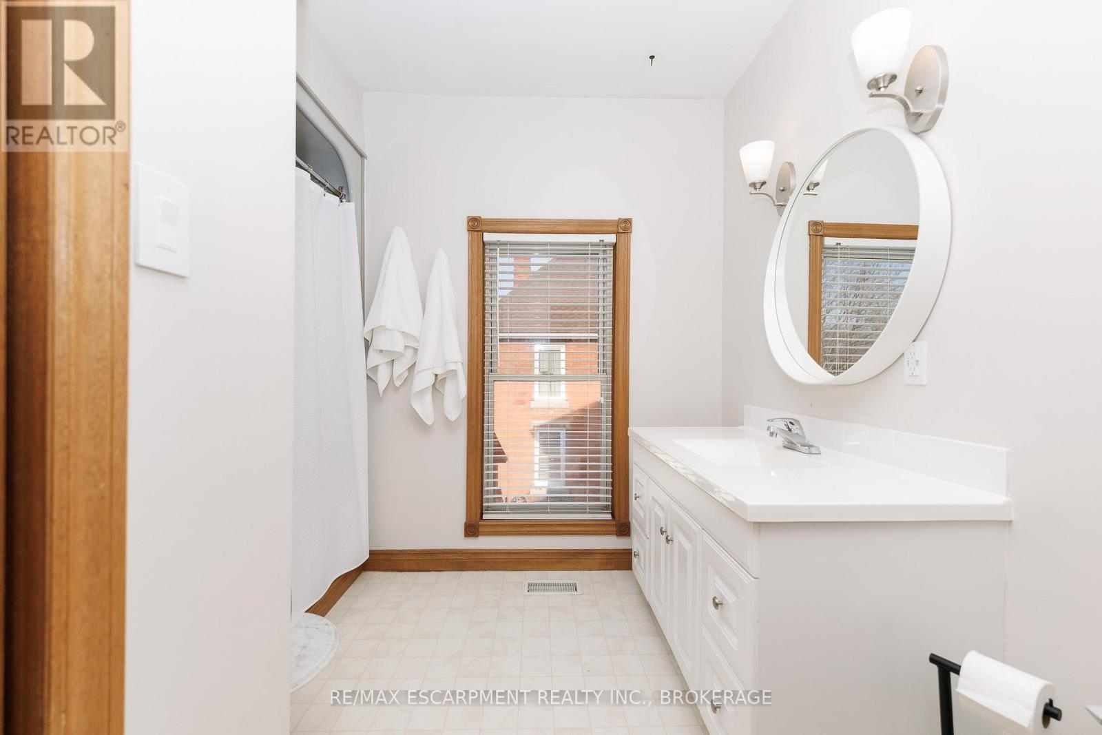 312 Clarence Street, Port Colborne, Ontario  L3K 3G8 - Photo 9 - X12941714