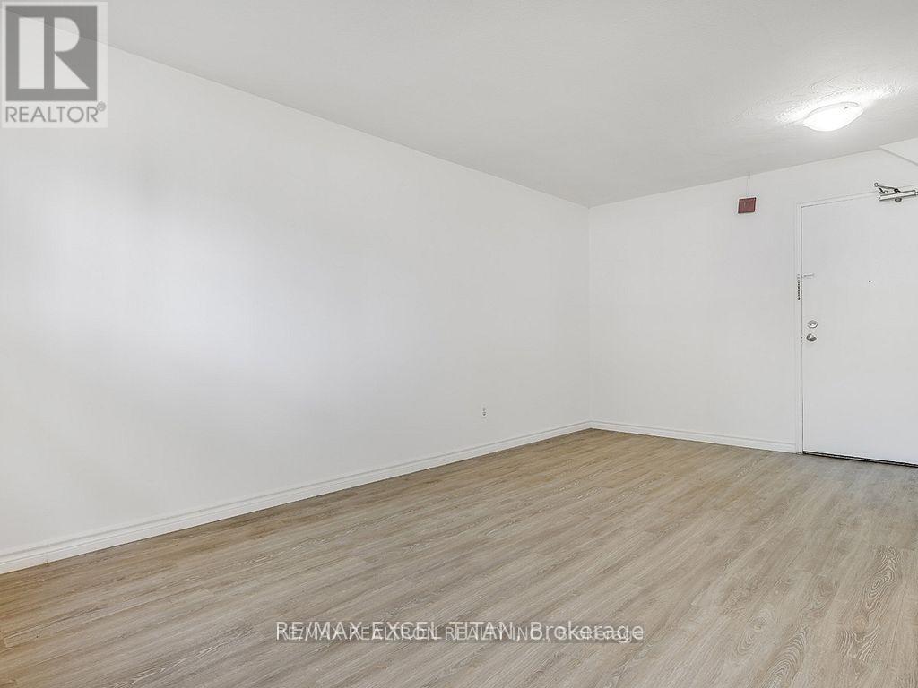 102 - 165 Colborne Avenue, Richmond Hill, Ontario  L4C 2K2 - Photo 6 - N12941602