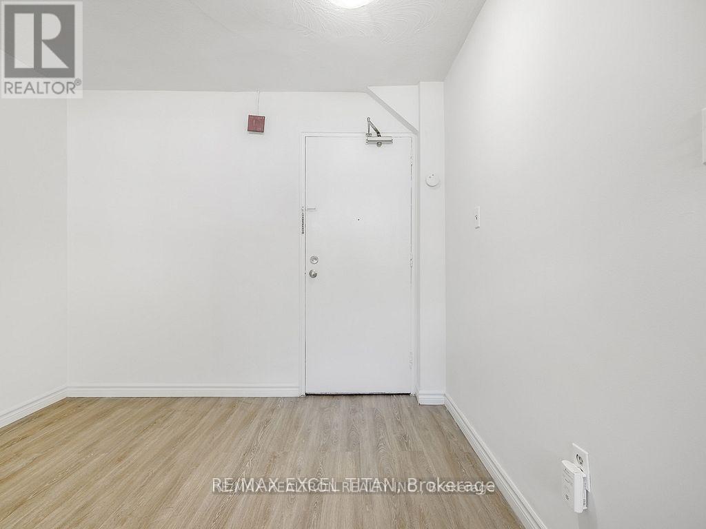 102 - 165 Colborne Avenue, Richmond Hill, Ontario  L4C 2K2 - Photo 9 - N12941602