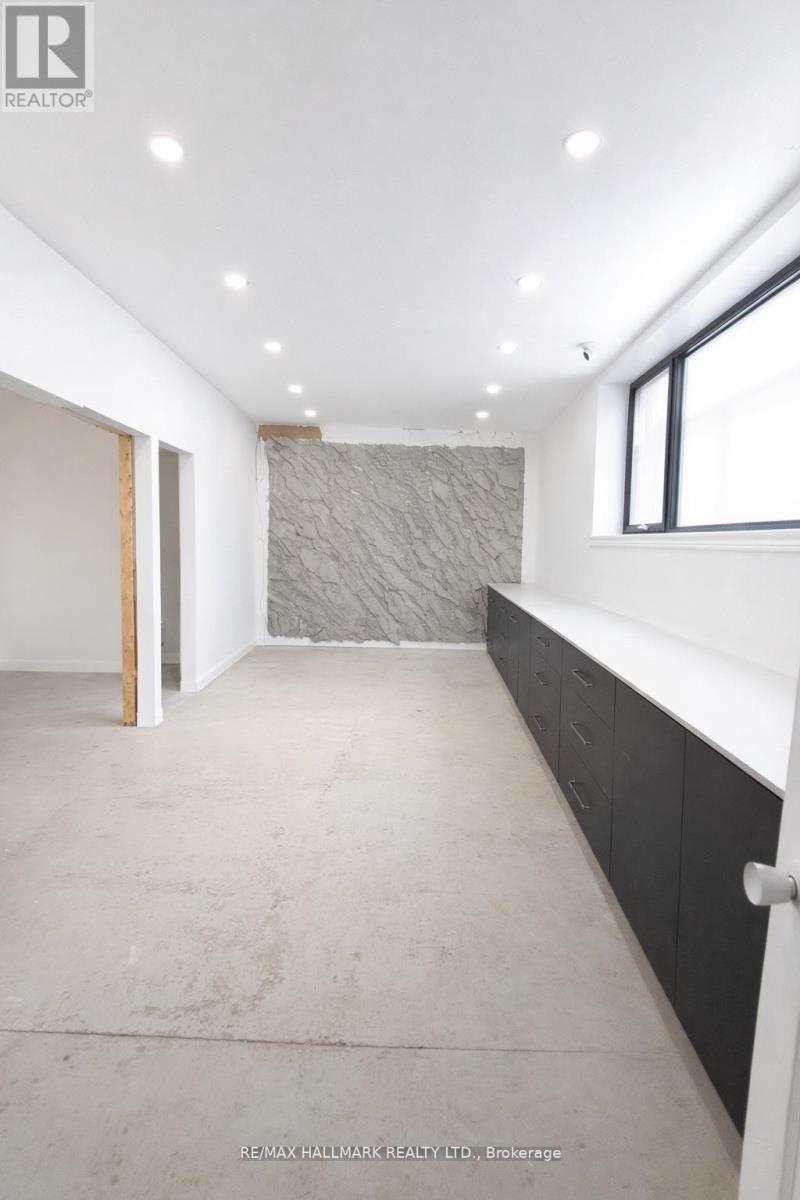 A&b - 48 Prospect Street, Newmarket, Ontario  L3Y 3S9 - Photo 8 - N12941634