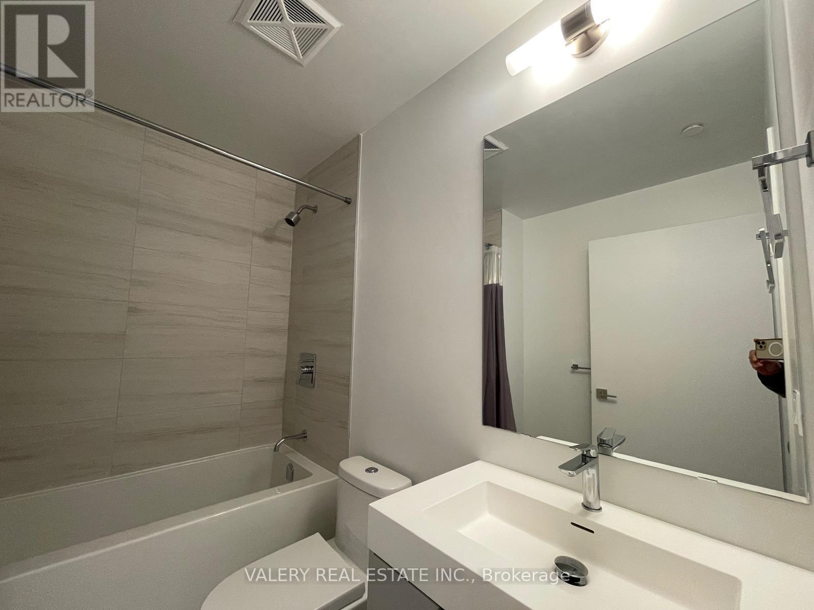1001 - 474 Caldari Road, Vaughan, Ontario  L4K 0R5 - Photo 11 - N12941640