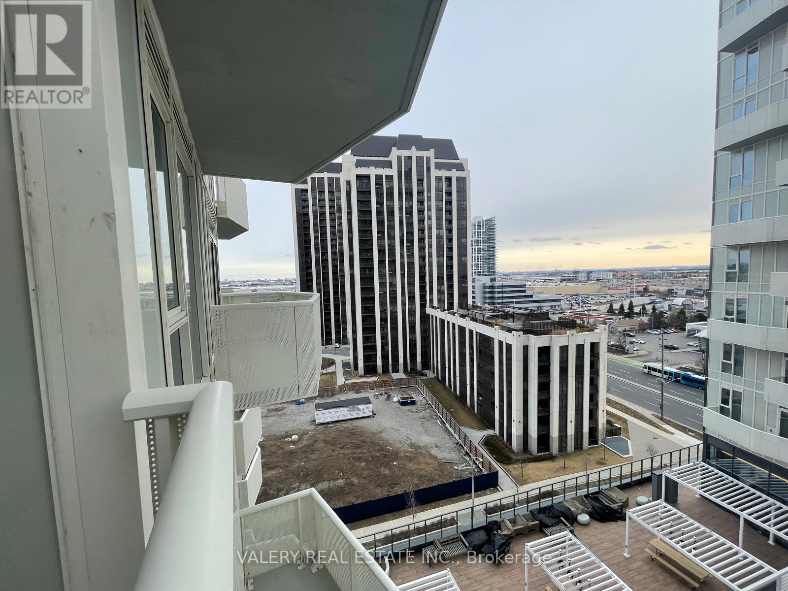 1001 - 474 Caldari Road, Vaughan, Ontario  L4K 0R5 - Photo 24 - N12941640