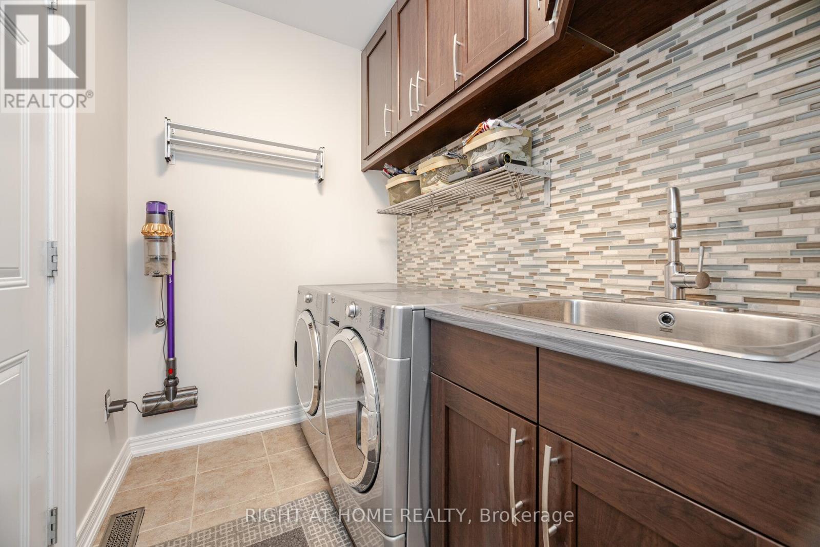 246 Aspenwood Drive, Newmarket, Ontario  L3X 3K7 - Photo 18 - N12941650