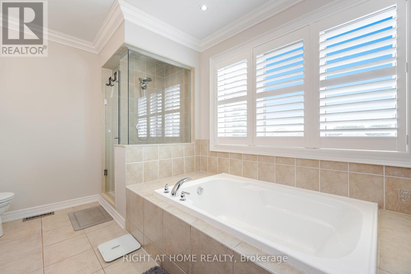 246 Aspenwood Drive, Newmarket, Ontario  L3X 3K7 - Photo 25 - N12941650