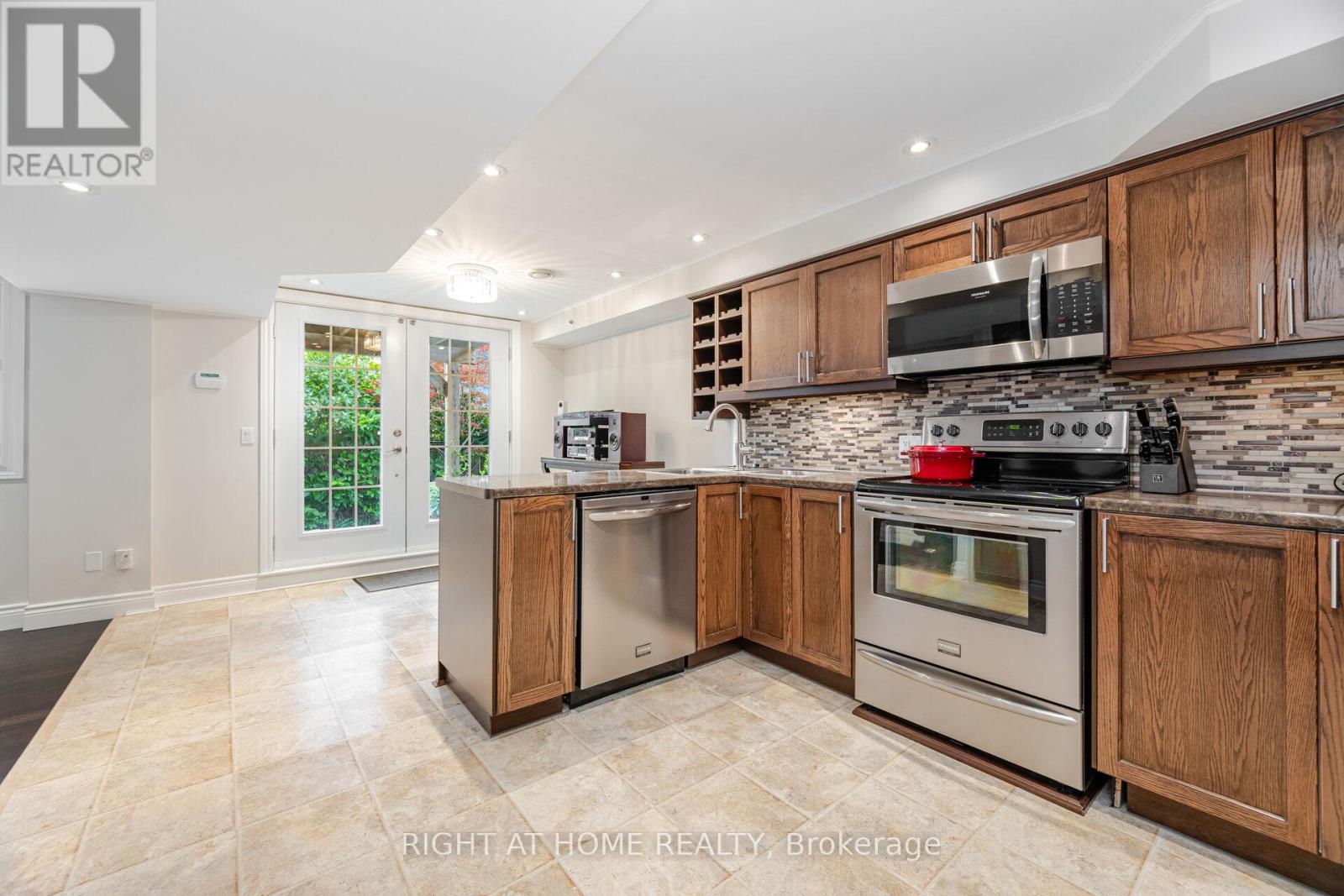 246 Aspenwood Drive, Newmarket, Ontario  L3X 3K7 - Photo 36 - N12941650