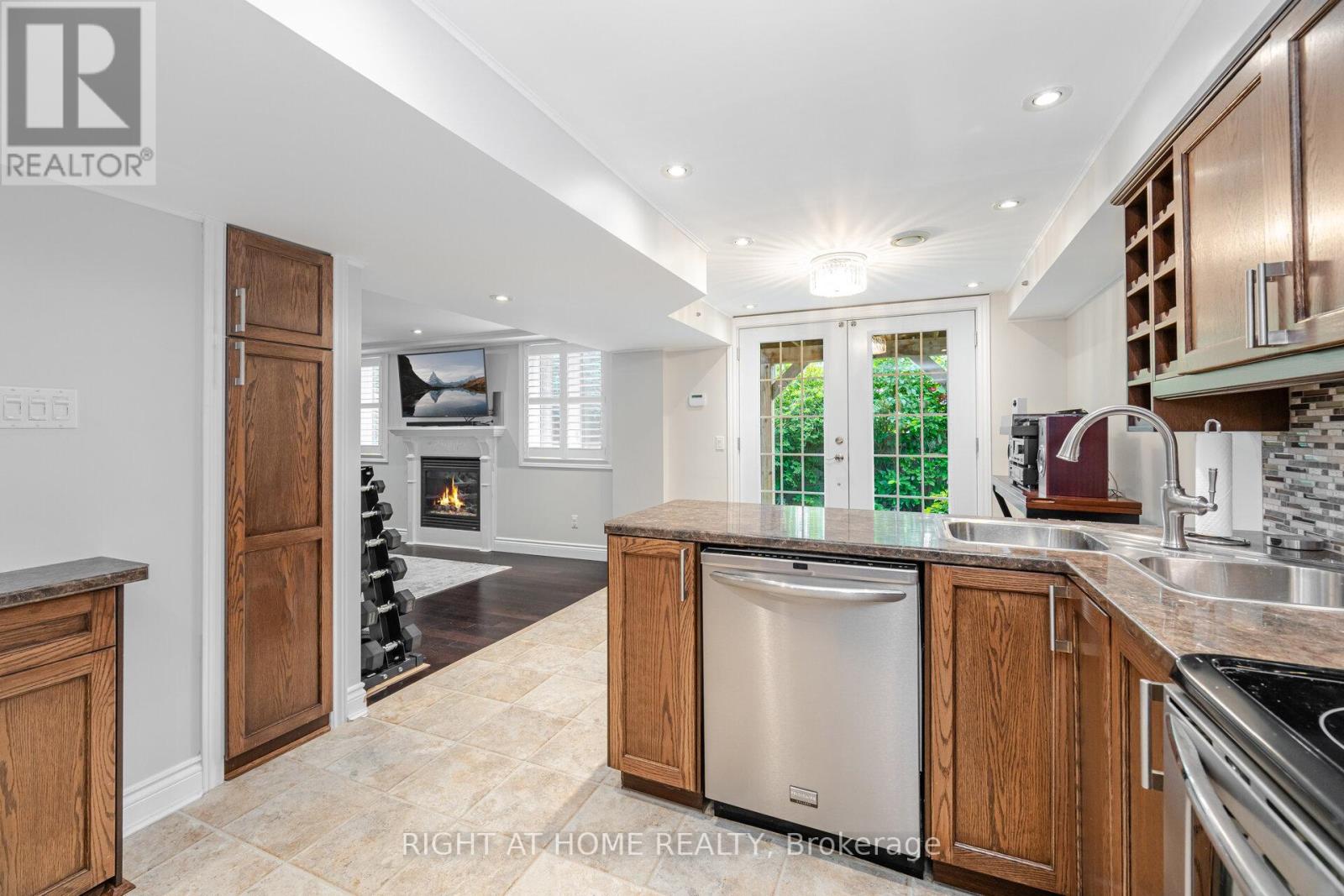 246 Aspenwood Drive, Newmarket, Ontario  L3X 3K7 - Photo 37 - N12941650