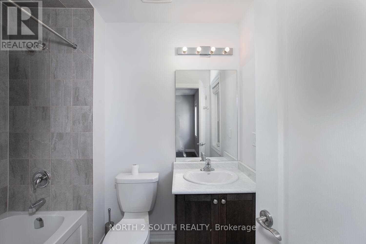 80 Robb Thompson Road, East Gwillimbury (Mt Albert), Ontario  L0G 1M0 - Photo 19 - N12941662