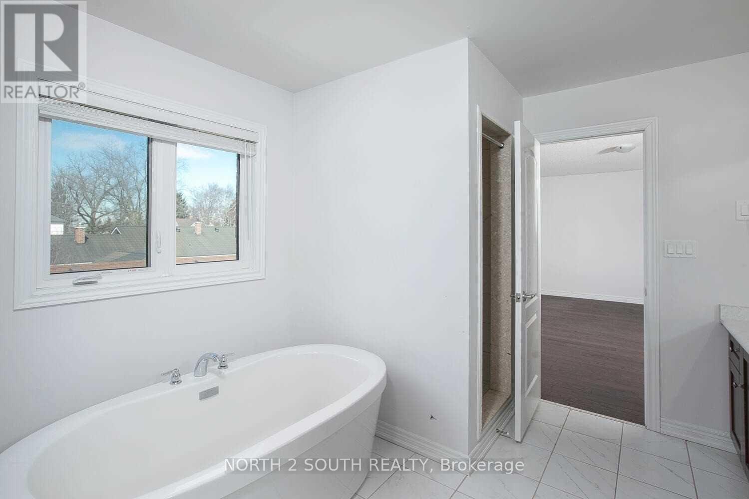 80 Robb Thompson Road, East Gwillimbury (Mt Albert), Ontario  L0G 1M0 - Photo 23 - N12941662