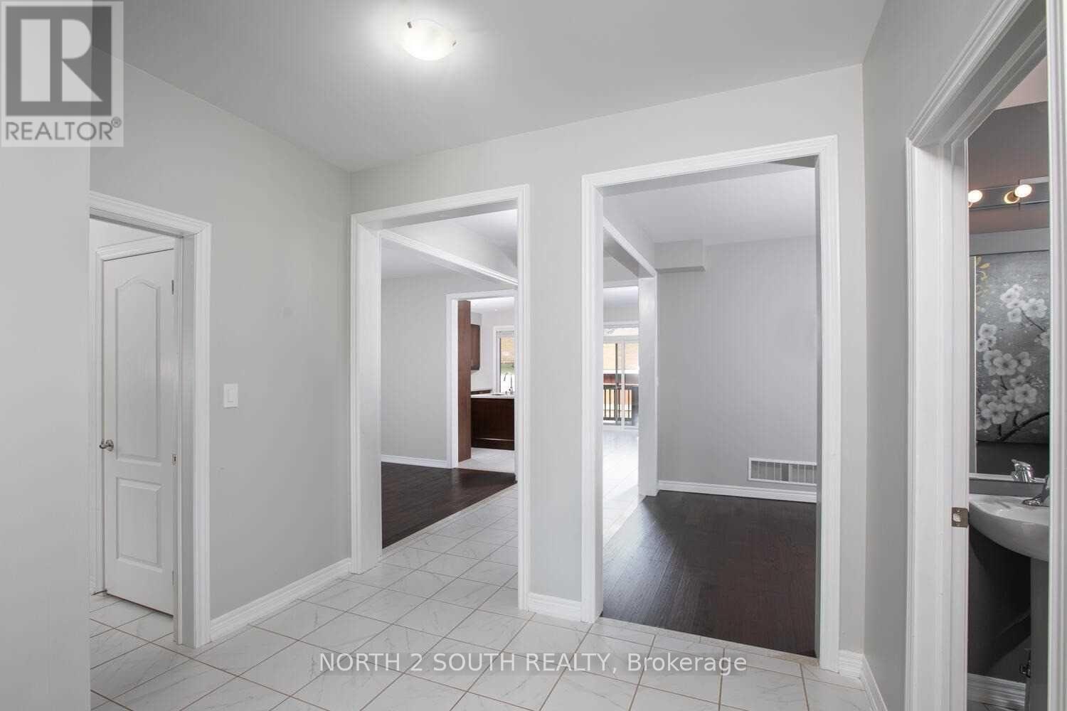 80 Robb Thompson Road, East Gwillimbury (Mt Albert), Ontario  L0G 1M0 - Photo 3 - N12941662