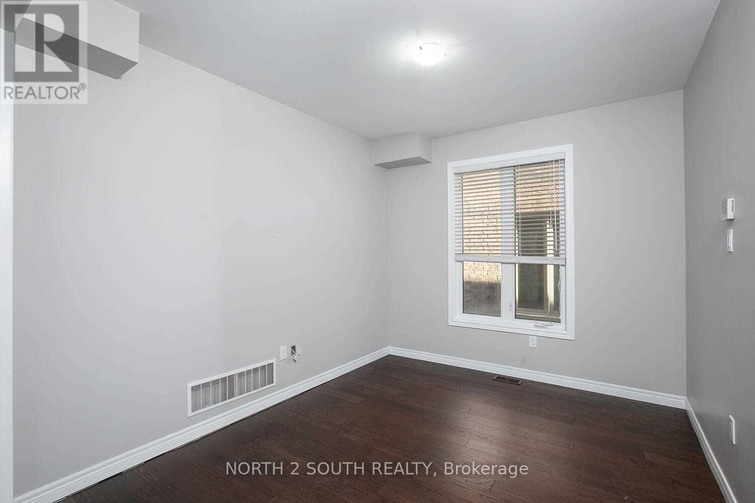 80 Robb Thompson Road, East Gwillimbury (Mt Albert), Ontario  L0G 1M0 - Photo 5 - N12941662