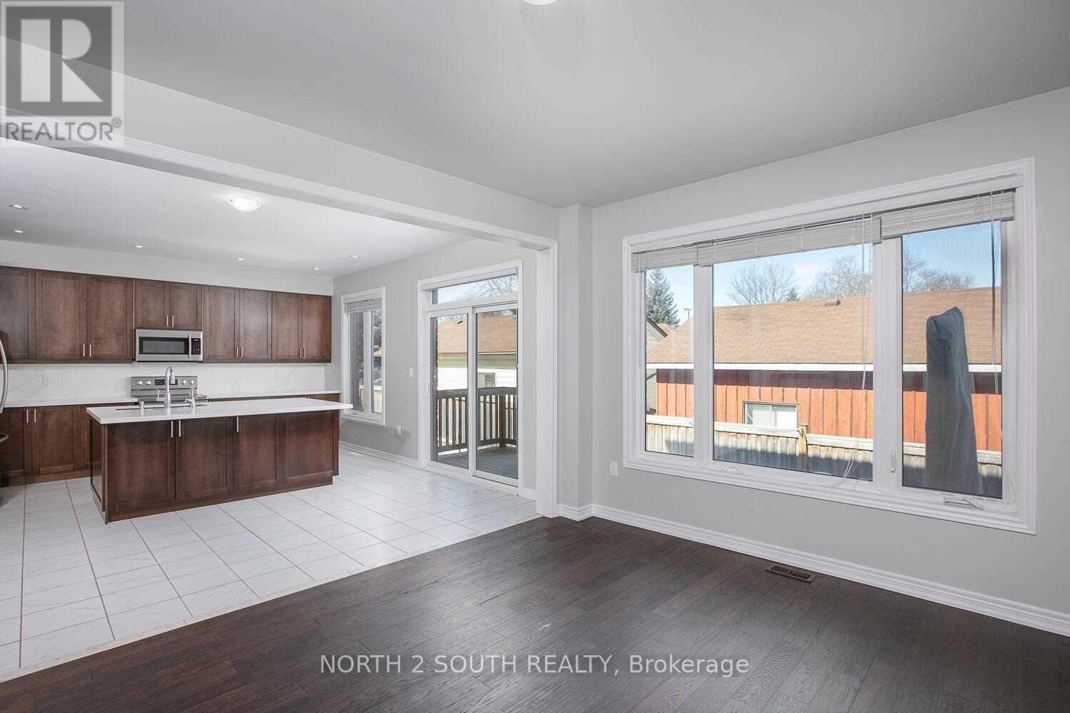 80 Robb Thompson Road, East Gwillimbury (Mt Albert), Ontario  L0G 1M0 - Photo 7 - N12941662