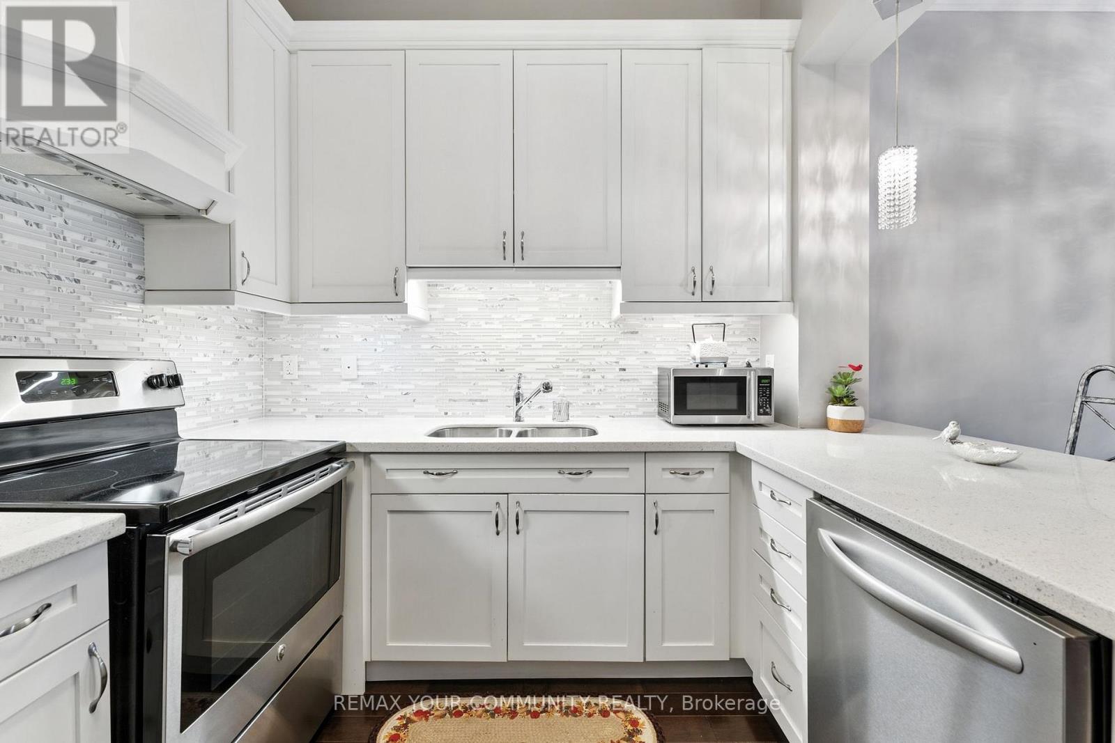 101 - 80 Burns Boulevard, King, Ontario  L7B 0B3 - Photo 5 - N12941686