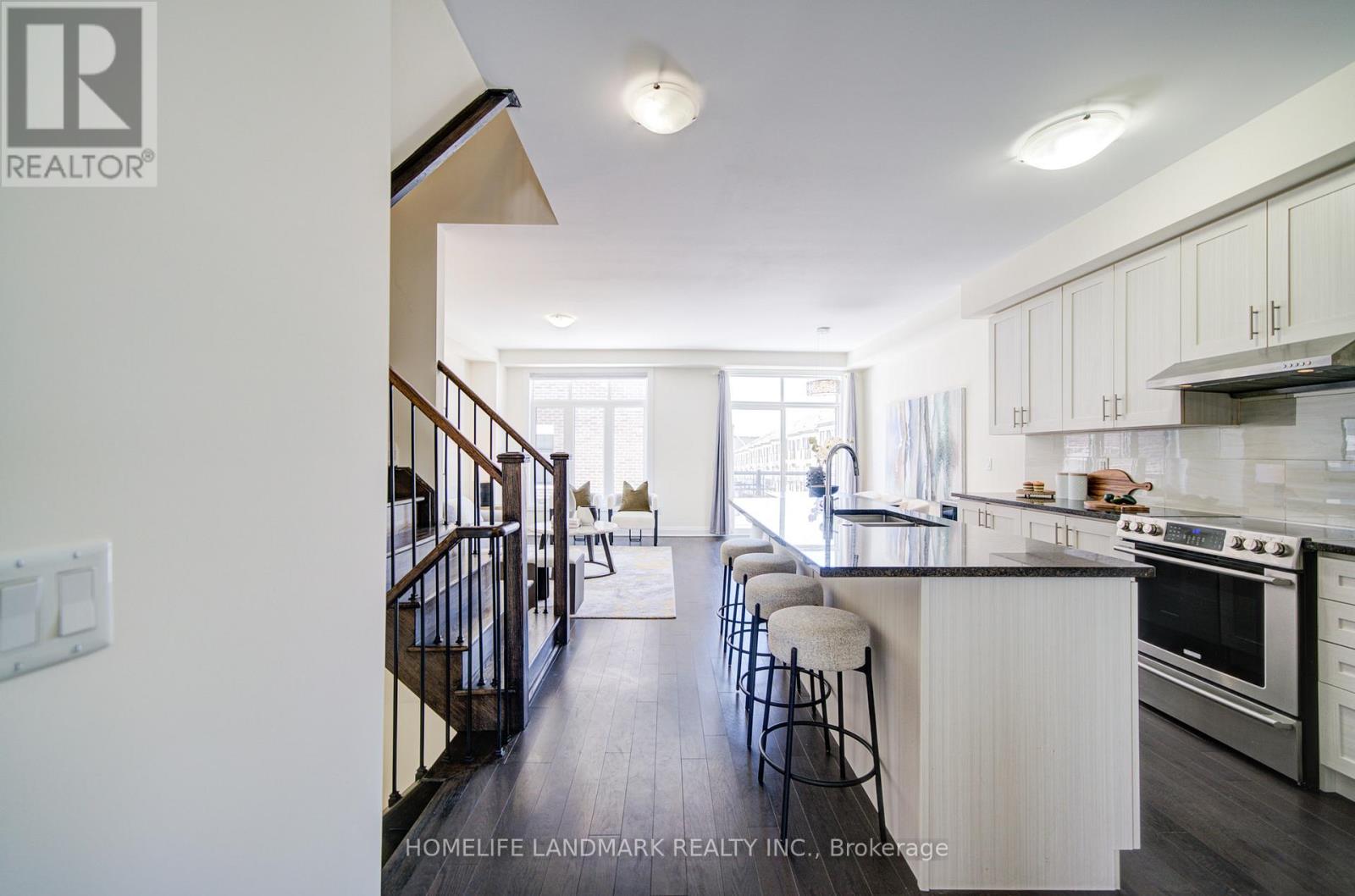 17 Duncombe Lane, Richmond Hill, Ontario  L4C 1C2 - Photo 8 - N12921114