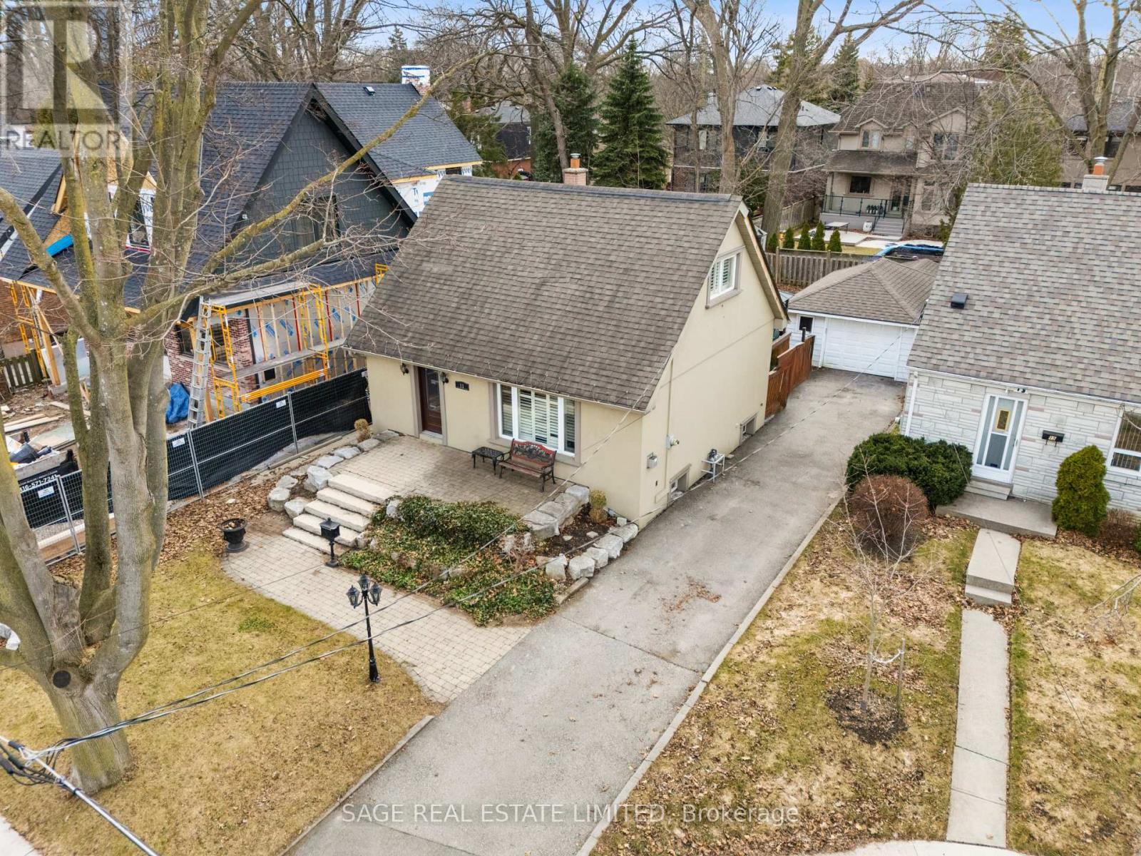 11 Chelsea Drive, Toronto, Ontario  M8W 4R5 - Photo 2 - W12940372