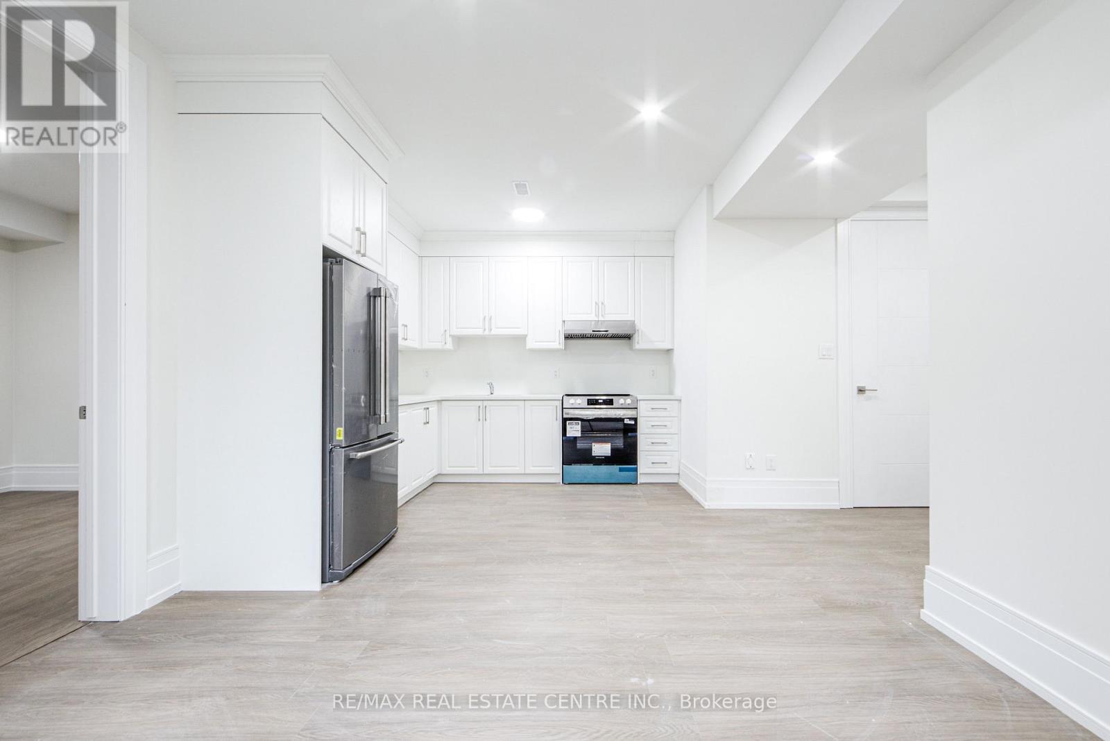 143 Balsam Drive, Oakville, Ontario  L6J 3X4 - Photo 10 - W12941570