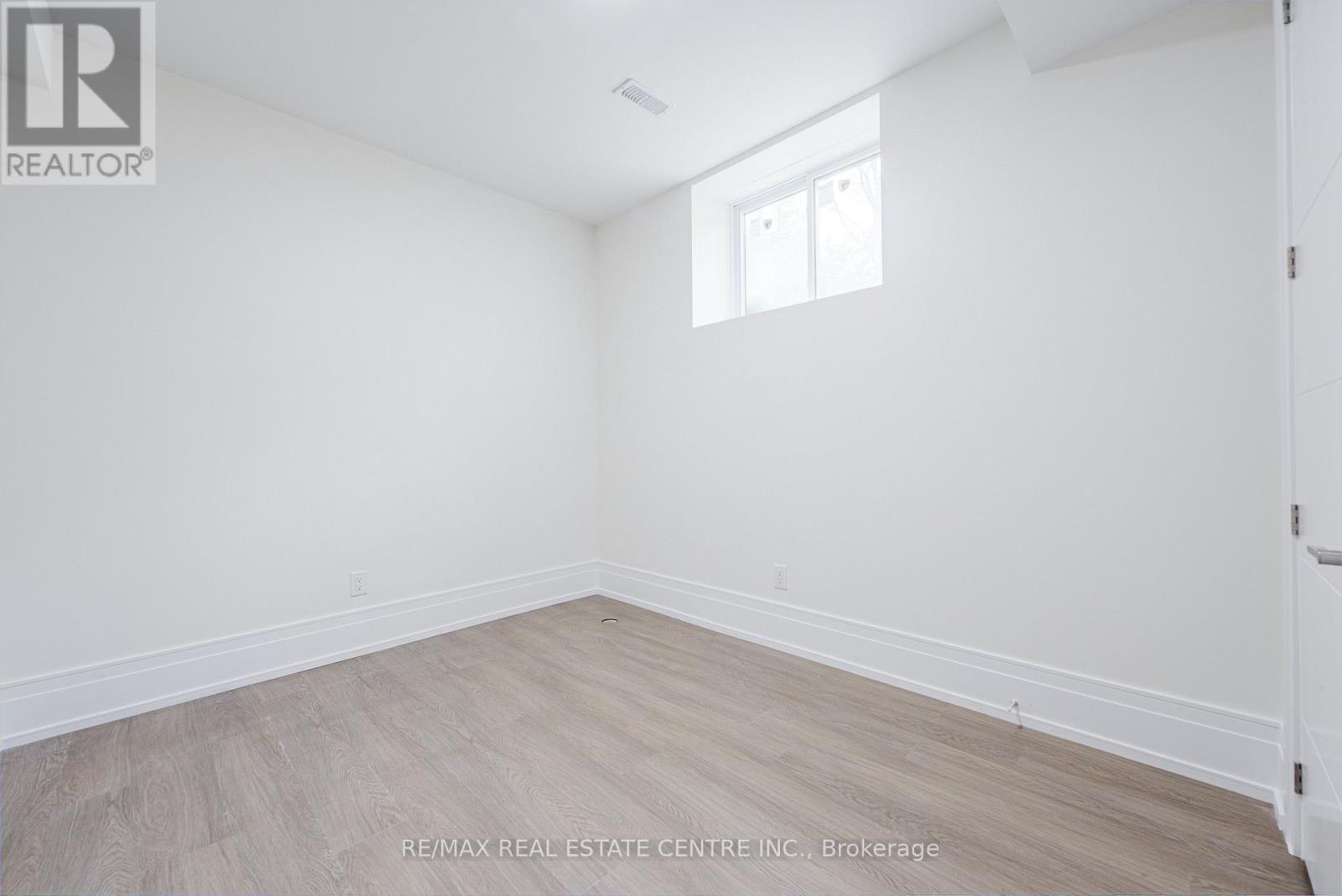 143 Balsam Drive, Oakville, Ontario  L6J 3X4 - Photo 12 - W12941570