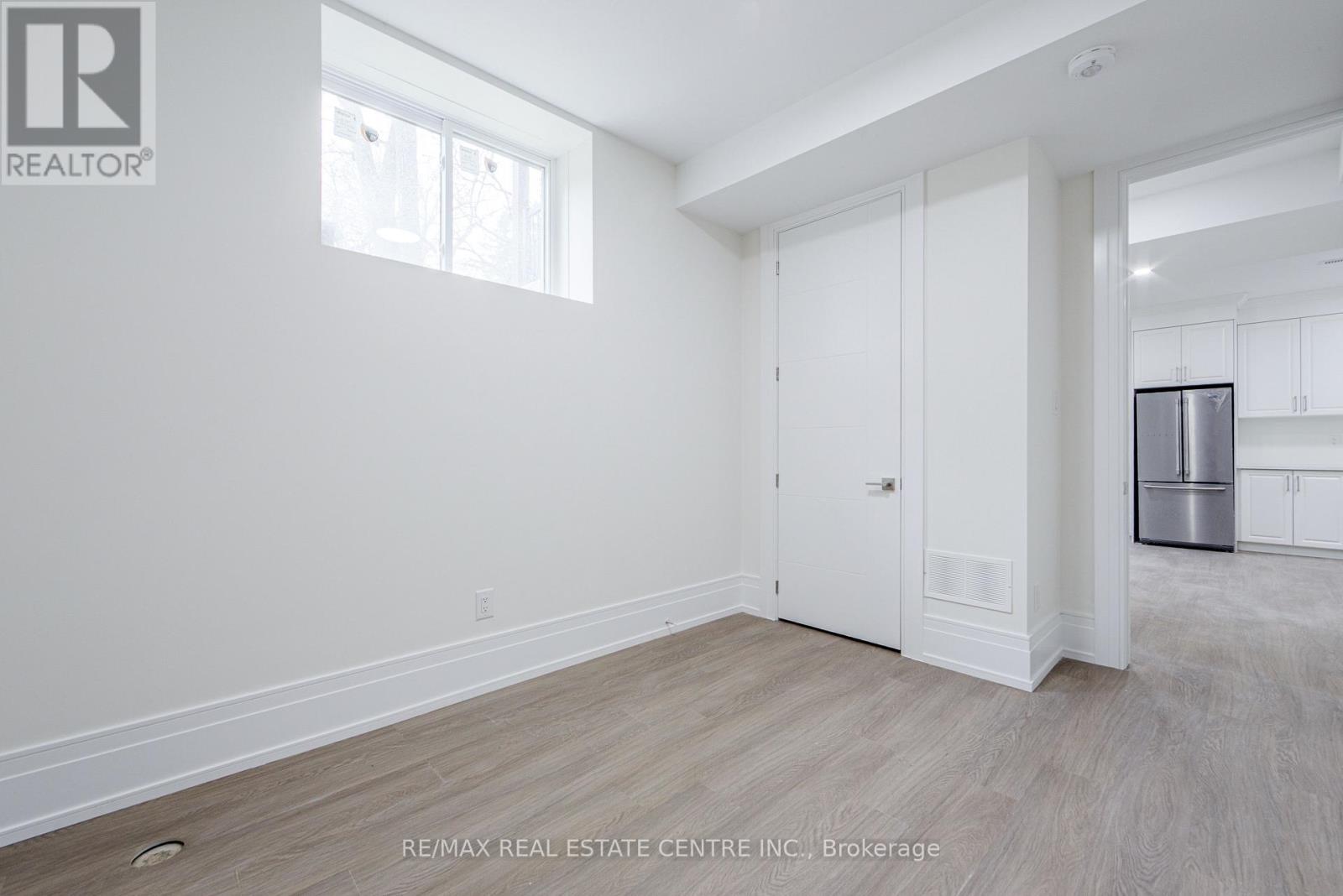 143 Balsam Drive, Oakville, Ontario  L6J 3X4 - Photo 13 - W12941570