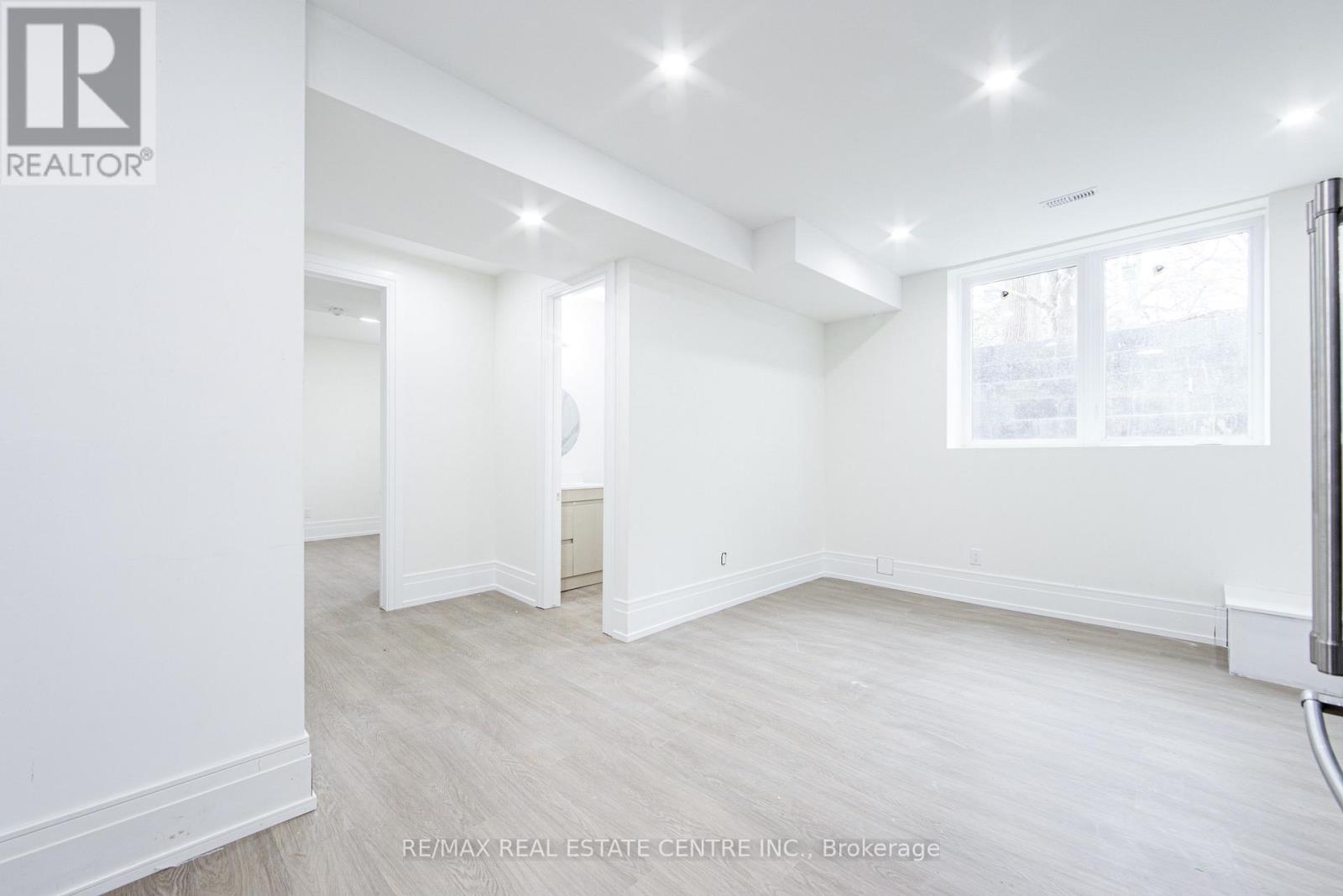 143 Balsam Drive, Oakville, Ontario  L6J 3X4 - Photo 15 - W12941570