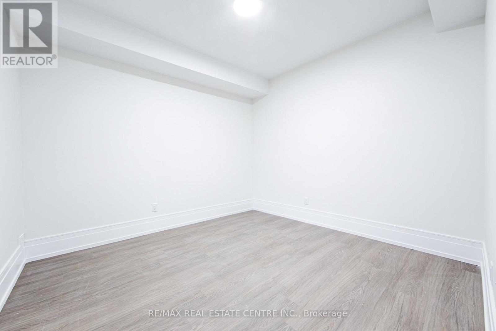 143 Balsam Drive, Oakville, Ontario  L6J 3X4 - Photo 17 - W12941570