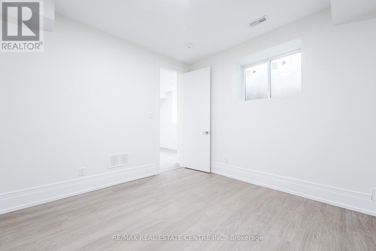 143 Balsam Drive, Oakville, Ontario  L6J 3X4 - Photo 18 - W12941570