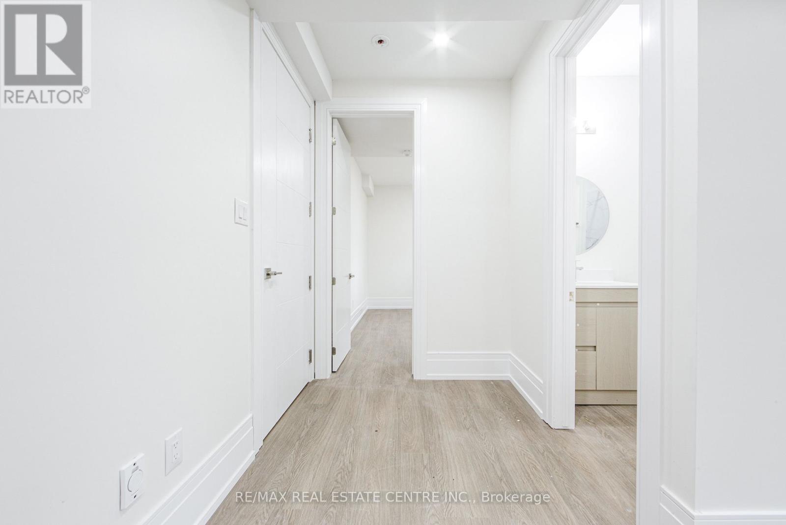 143 Balsam Drive, Oakville, Ontario  L6J 3X4 - Photo 19 - W12941570