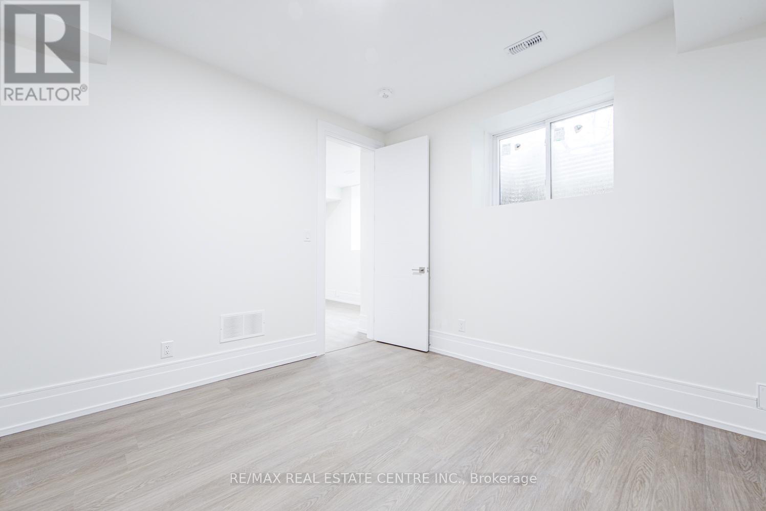 143 Balsam Drive, Oakville, Ontario  L6J 3X4 - Photo 27 - W12941570